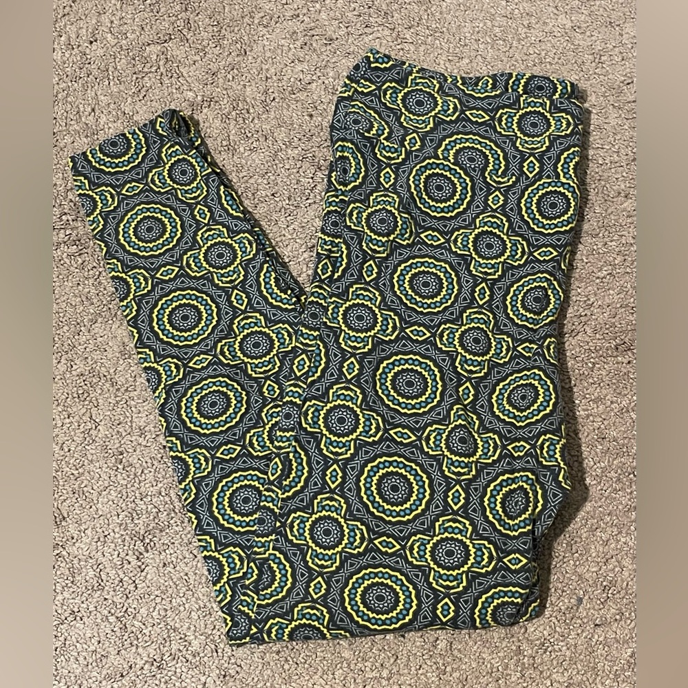 ‼️🎉Reasonable Offers Accepted🎉‼️LuLaRoe Tall & Curvy Leggings.